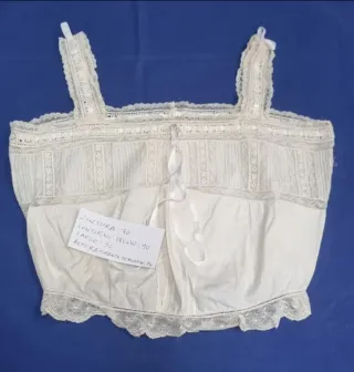 Cubrecorsé antiguo con tirantes de encaje