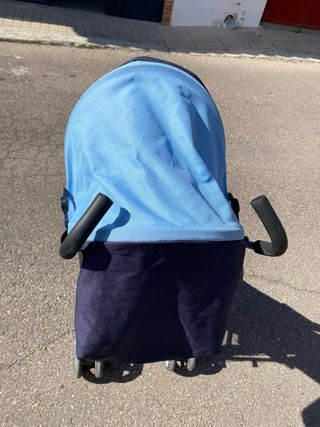Carro de bebé azul y marino