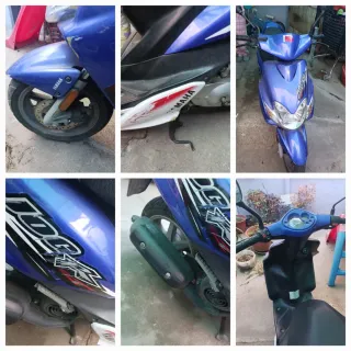 Yamaha Scooter Azul y Blanco