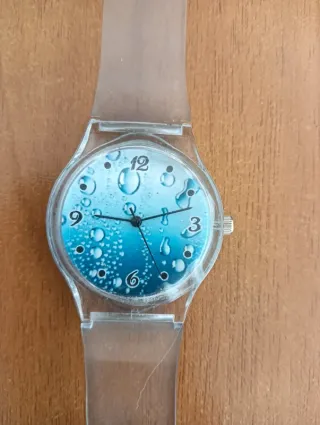 Orologio trasparente con bolle