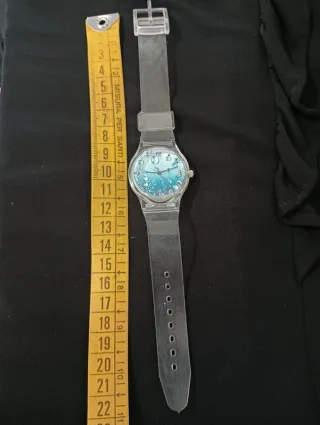 Orologio trasparente con bolle