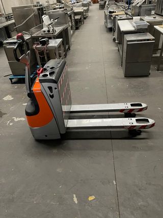 Traspaleta STILL naranja y gris