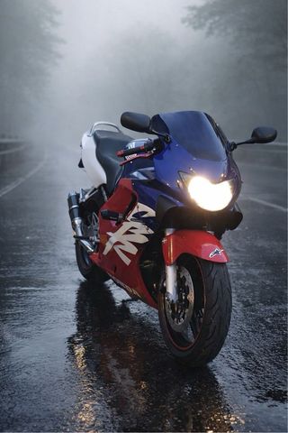 Honda CBR 600 f4 del 2000