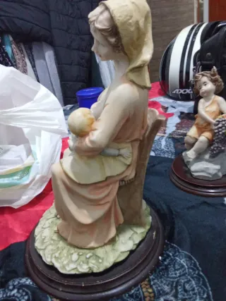 Figura antigua de porcelana