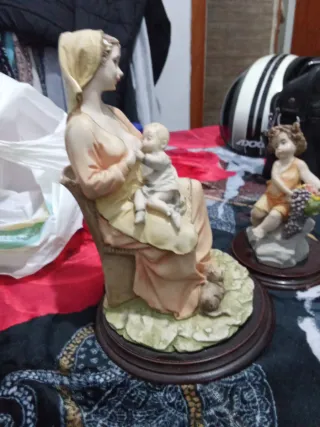 Figura antigua de porcelana