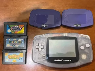 Game Boy Advance + 3 juegos + 2 fundas de juegos