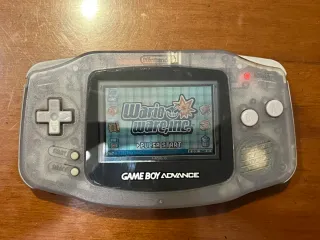 Game Boy Advance + 3 juegos + 2 fundas de juegos