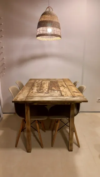 Mesa de madera rústica