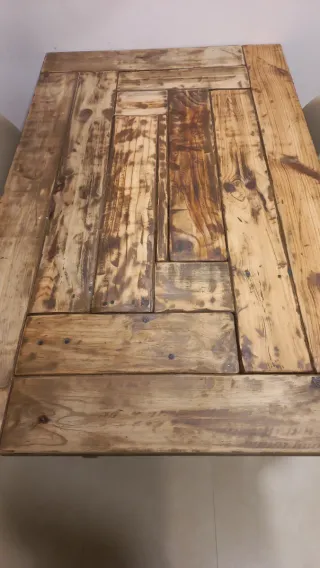 Mesa de madera rústica