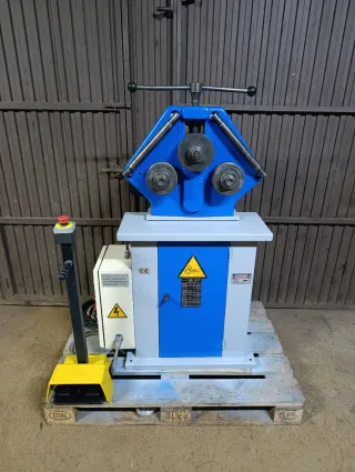 Curvadora de perfiles y tubos