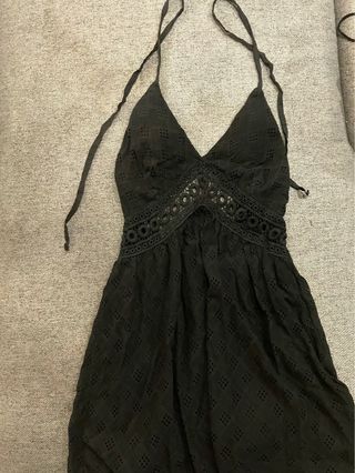 Vestido playero negro espalda al aire