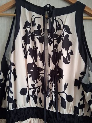 Mono elegante beige y negro