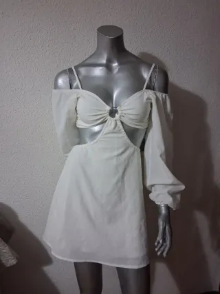Vestido blanco cut out mangas abullonadas