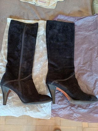Bolso Piel + regalo botas ante negras talla 38.