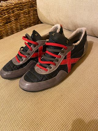 Zapatillas Munich Negras y Rojas