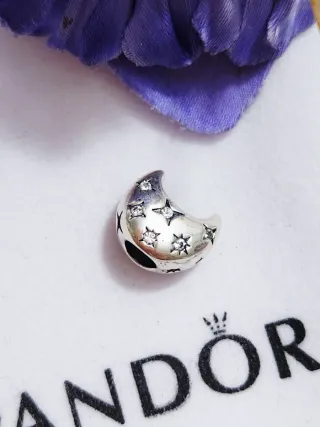 Pandora Luna Creciente con Estrellas Brillantes