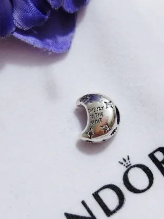 Pandora Luna Creciente con Estrellas Brillantes