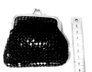 Monedero lentejuelas negro y plateado