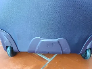 Maleta Delsey Morada Rígida