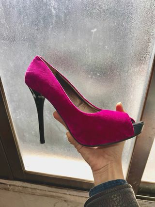Zapatos salón fucsia efecto aterciopelado
