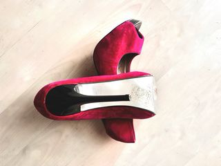 Zapatos salón fucsia efecto aterciopelado