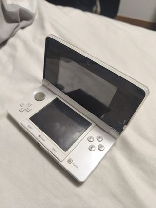 Nintendo 3DS Blanca( solo entrega a mano)