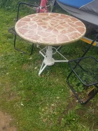 Tavolo da giardino in legno antico