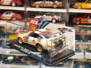 Fly A2101AR Porsche 911 Rally Assistance Car Sucio