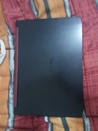 Portátil Acer Negro y Rojo
