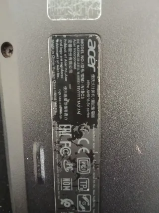 Portátil Acer Negro y Rojo