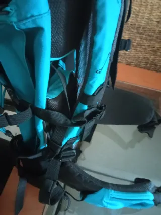 Mochila Montaña Quechua Azul y Negra