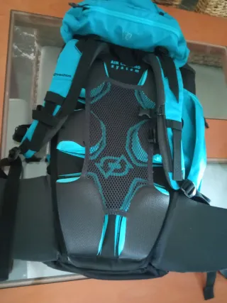 Mochila Montaña Quechua Azul y Negra