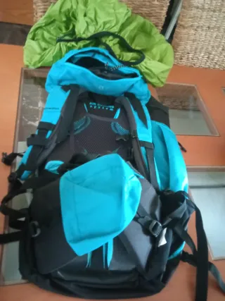 Mochila Montaña Quechua Azul y Negra