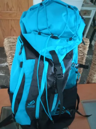 Mochila Montaña Quechua Azul y Negra