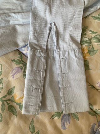 Elegante camisa azul claro mujer