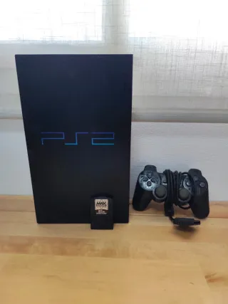 PlayStation 2 Negra con Mando y Tarjeta