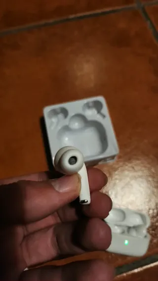 Auriculares inalámbricos blancos