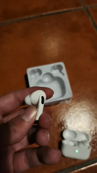 Auriculares inalámbricos blancos