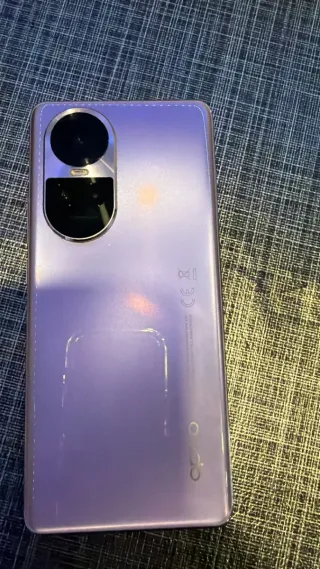 Móvil OPPO Morado Seminuevo