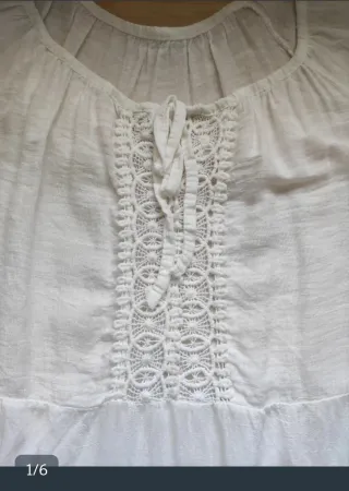 Blusa blanca con encaje y bordado