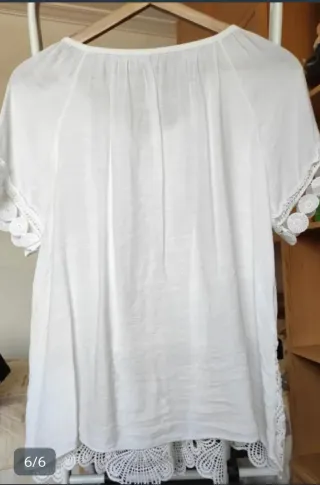 Blusa blanca con encaje y bordado