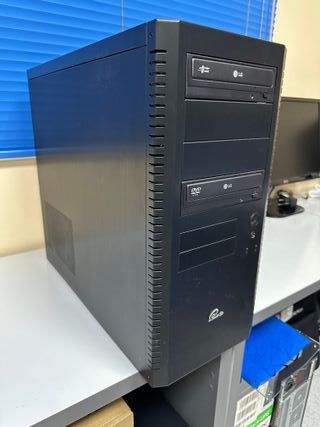 Torre PC Lian Li Negra