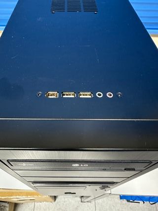 Torre PC Lian Li Negra