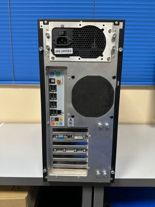 Torre PC Lian Li Negra