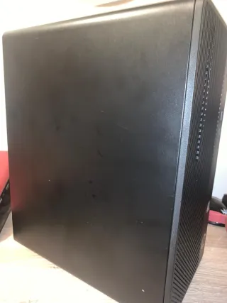 Torre PC Negra y Plateada