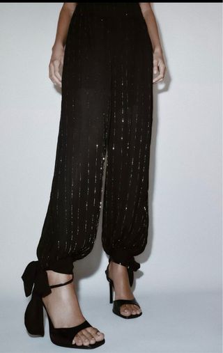 Pantalón Zara gasa pedrería negro