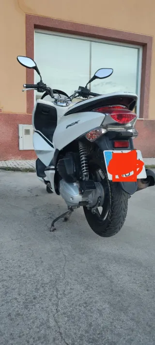 Honda PCX Blanca Maxi Scooter Automática