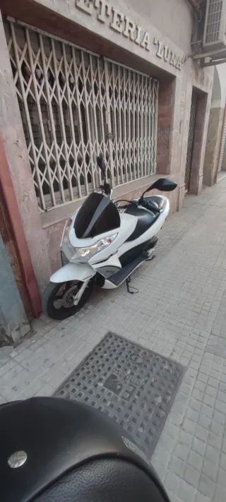 Honda PCX Blanca Maxi Scooter Automática