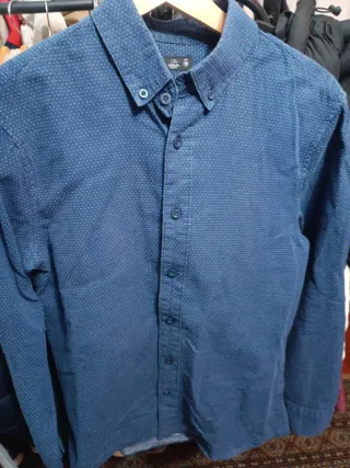 Camisa azul marino con microestampado