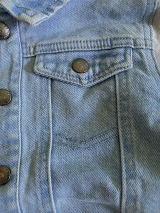 Chaqueta vaquera con capucha bebé